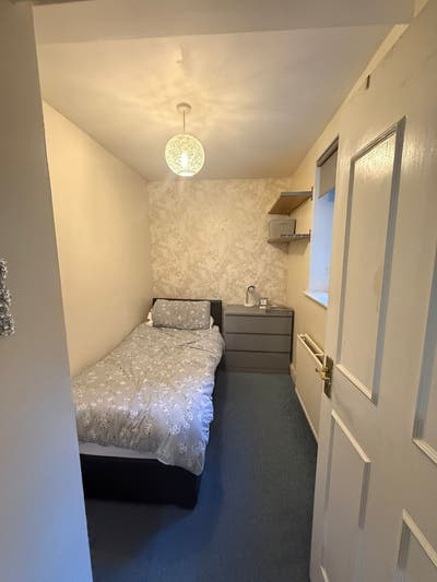 Single room to rent Main Photo