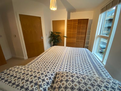 Hoxton House - En-suite spare room Main Photo