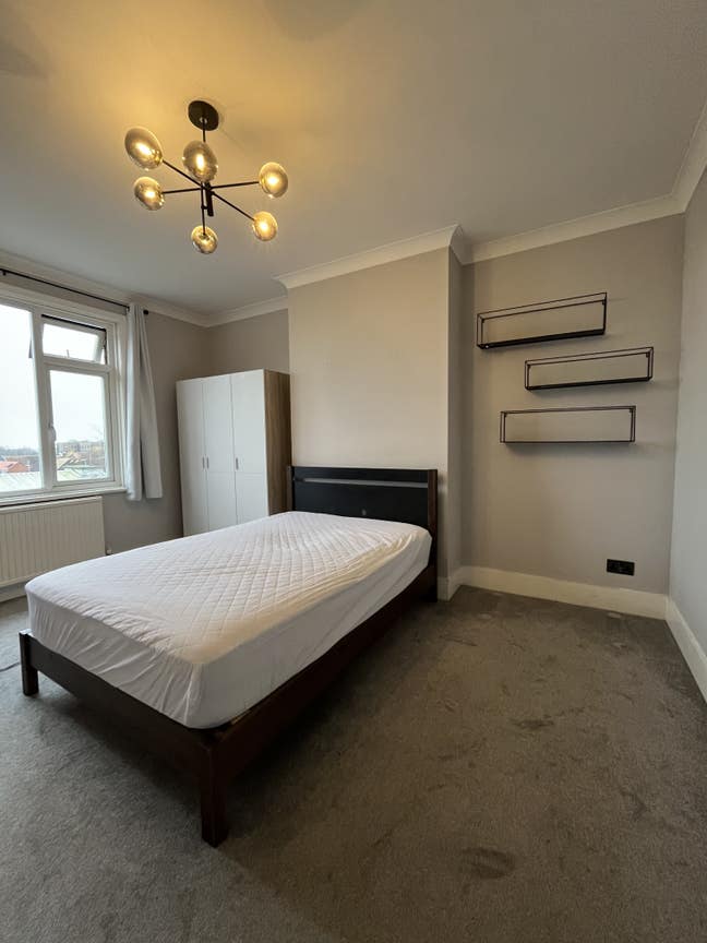 Large Double Room in a Big House with Garden Main Photo