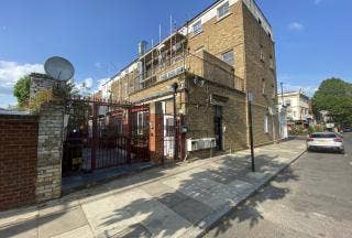  Recently refurbished spacious lower ground 2 bed! Main Photo