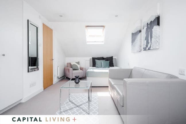 Beautiful Double Room near Fulham Broadway Main Photo