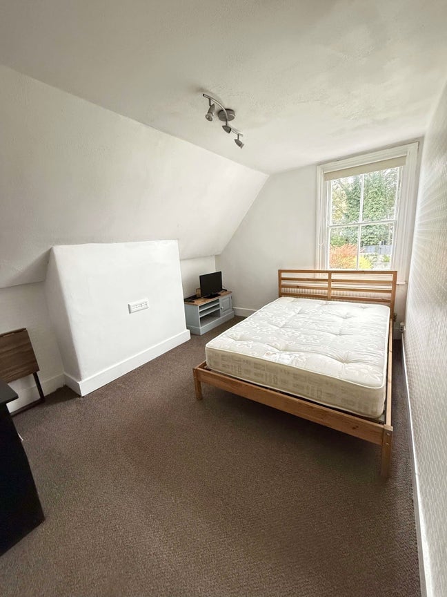 Small Double Room (Female Preferred) Main Photo