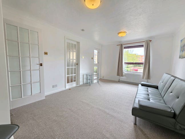 2 Bedroom Apartment - Newly Refurbished -   Main Photo