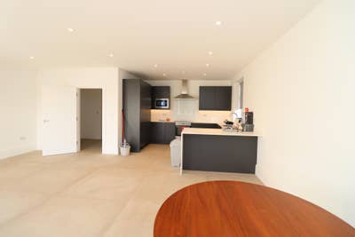 Modern Rooms Available Now Next to the Station Main Photo