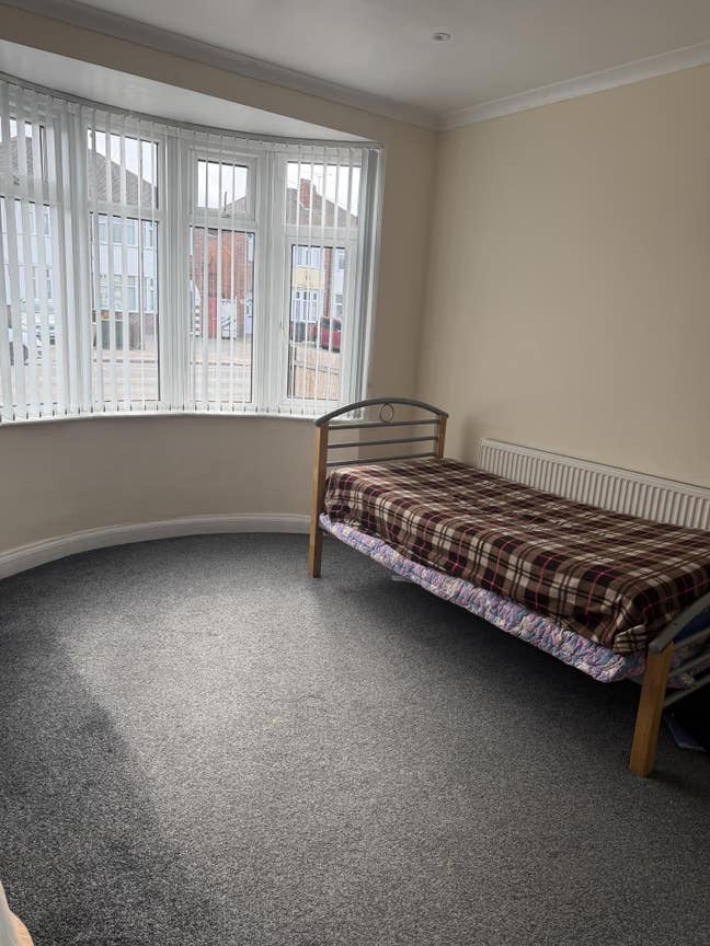 Couple room available for rent  Main Photo