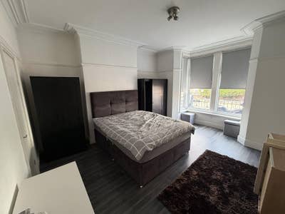 **Rooms Close to Chesterfield Town Centre** Main Photo