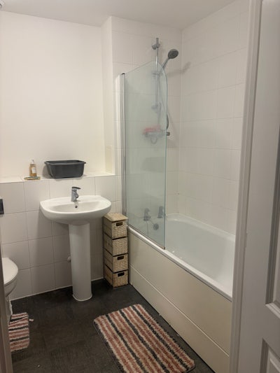 Spacious Double Room with Private Bathroom  Main Photo