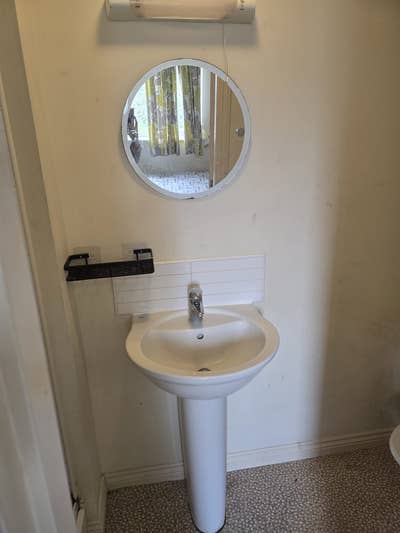 Ensuite Room in a shared house Main Photo