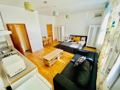 💫 🏡 Studio Flat to Let in Kilburn Main Photo