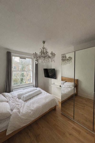 Double Room in Victorian Home – King’s Cross Main Photo