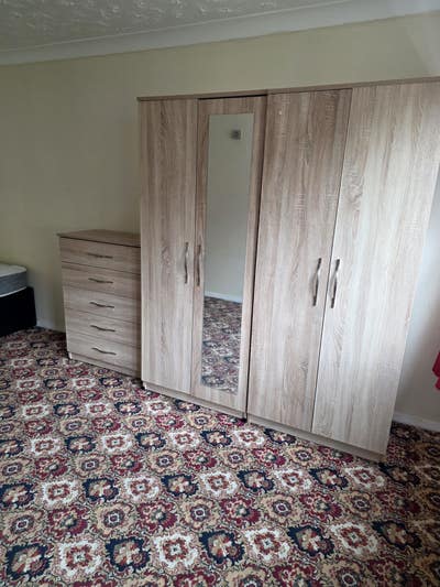  Lovely bedroom available to rent close to PCH.  Main Photo