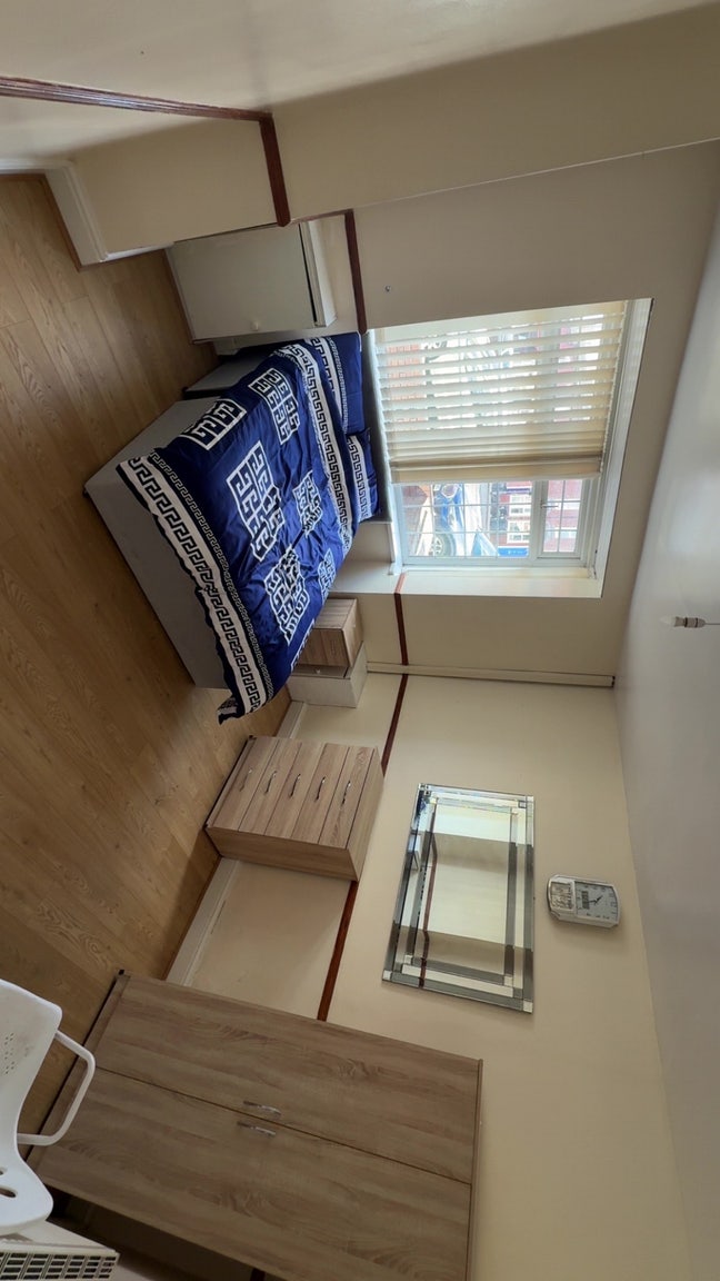 Spacious Double Room - Alum Rock  Main Photo