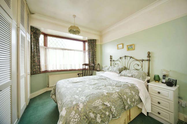  Double room is available for rent in - RM7 9HL Main Photo