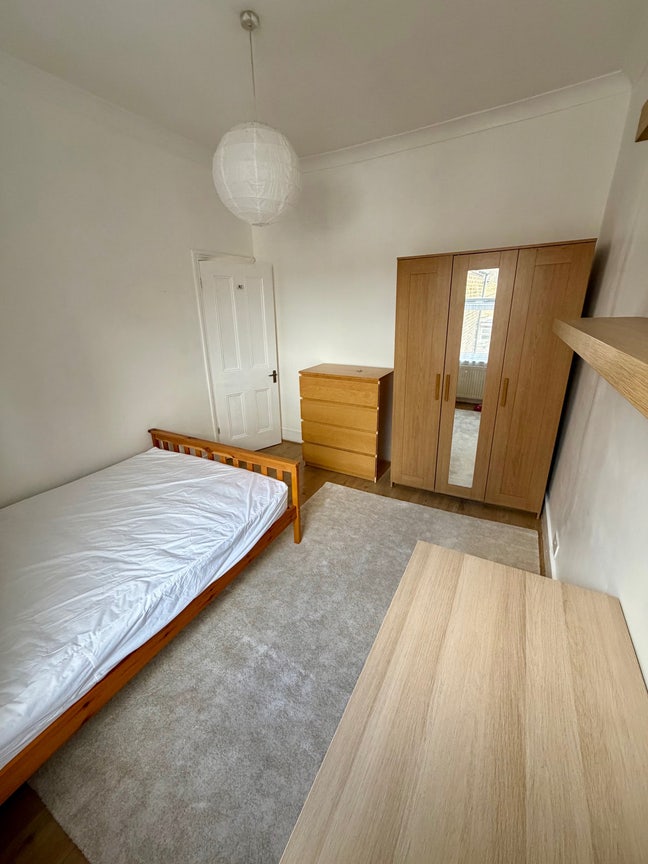 2 double rooms available in quiet house E6 Main Photo
