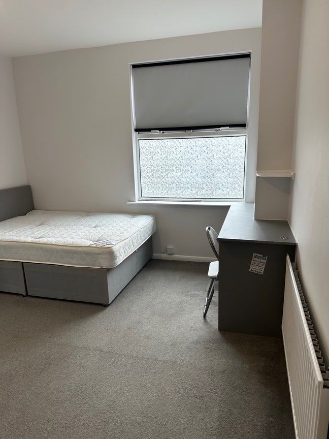 Double room in shared house  Main Photo