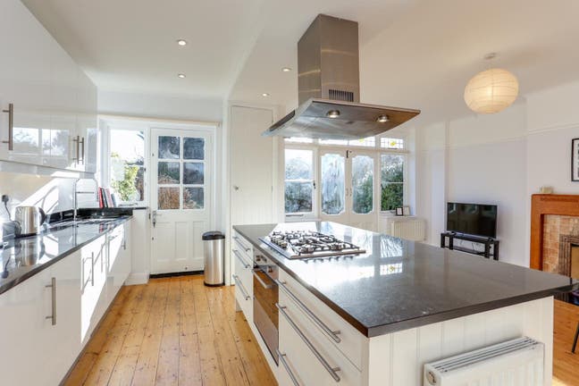 Hanger Lane Double Main Photo