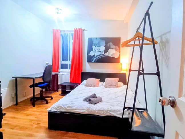 Bright furnished room available for the summer Main Photo