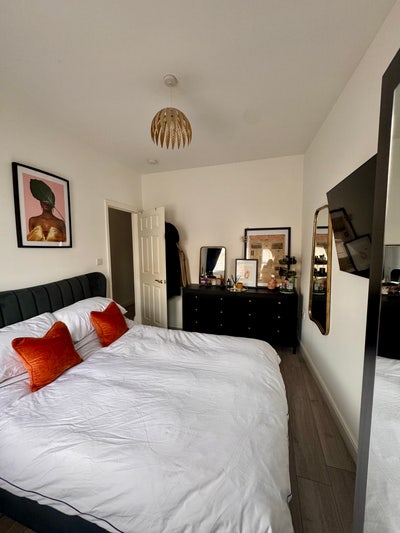 Double Room in Garden Flat Seconds From Station!  Main Photo