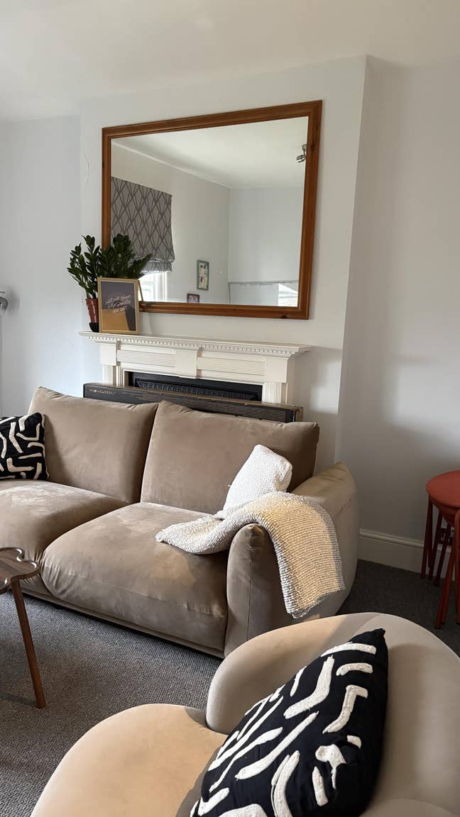 Spacious double room with storage Main Photo