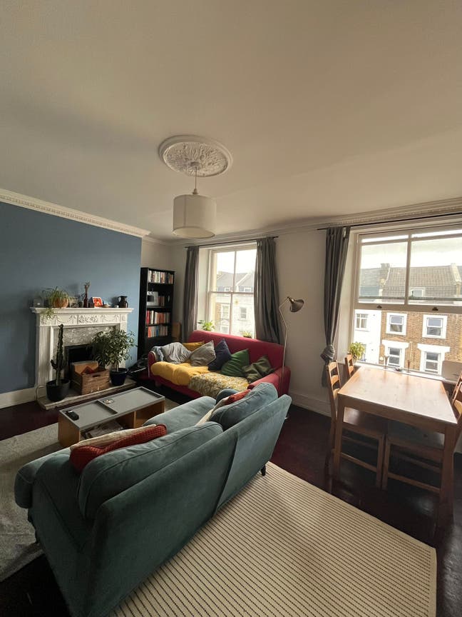 Large room in cosy top floor Kentish Town flat Main Photo