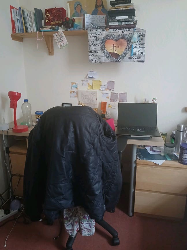 Peaceful ground floor bedroom close to University Main Photo