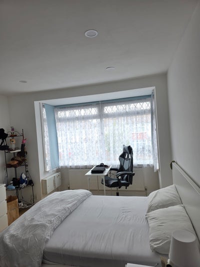 Room for rent in hounslow cranford Main Photo