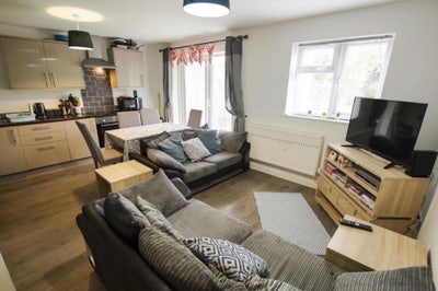 2 rooms available  Main Photo