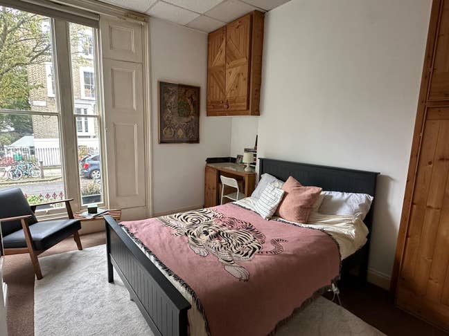 Sunny De Beauvoir Flat - May 1st move in Main Photo