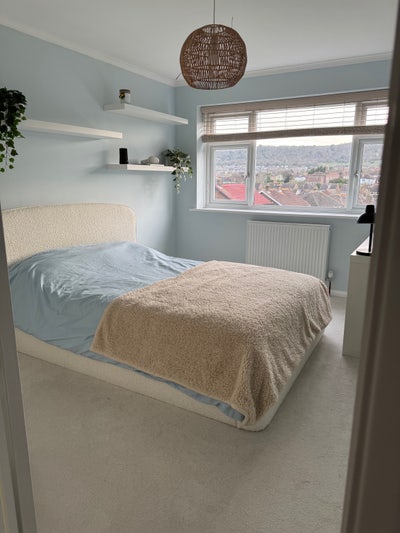 1 Double & 1 Single with Shared Bathroom & Dining Main Photo