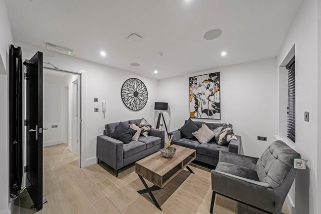 1 room available - Kelso road Main Photo