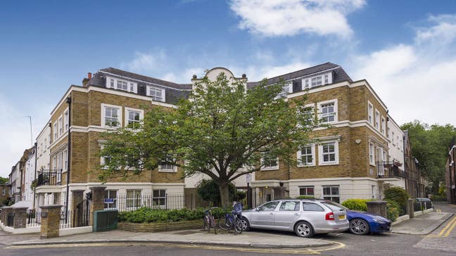 Double Room in Kensington, Available Mid-June Main Photo