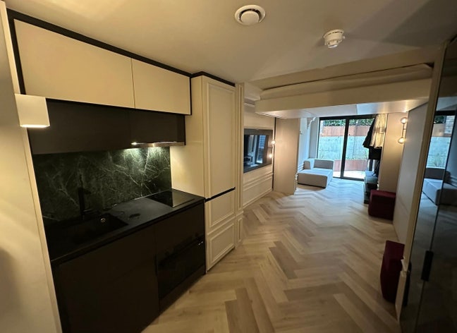  Studio, building gym & facilities, good transport Main Photo