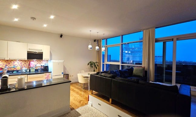 En suite Double bedroom - 2bed Penthouse flat  Main Photo