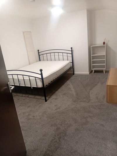 Large Furnished Double Room - Bills Included - Main Photo