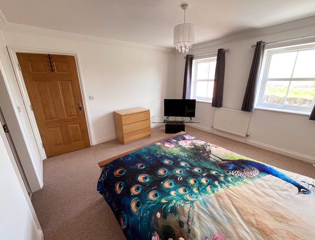 Bright & Modern Spacious Double En-Suite Room  Main Photo