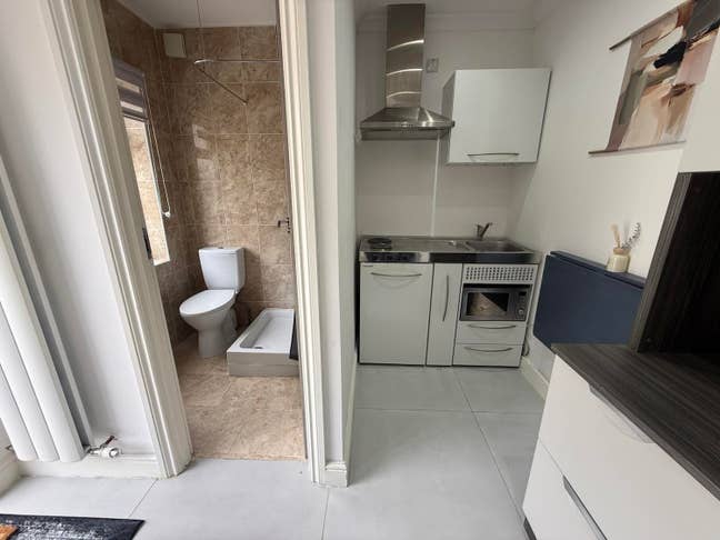 ✨ Studio Room • Greenford • Bills Included Main Photo