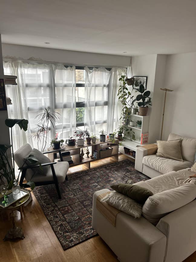 Extra Large Double Ensuite Bedroom in 3-Story Home Main Photo