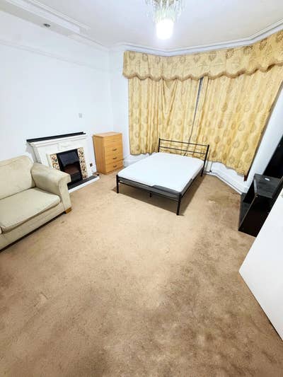 Full Property available near Illford lane🔥 Main Photo