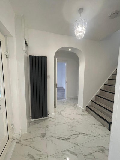 Spacious room available with all bills included Main Photo