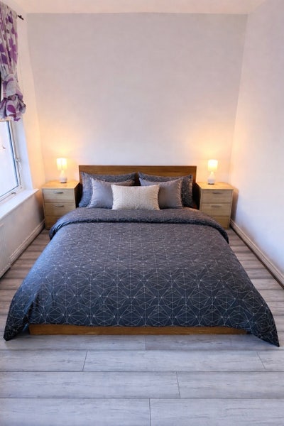 One Bedroom Flat in Surrey Quays available NOW!  Main Photo