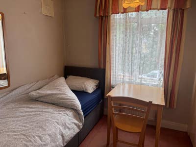 Double room for Single use  near Feltham station Main Photo
