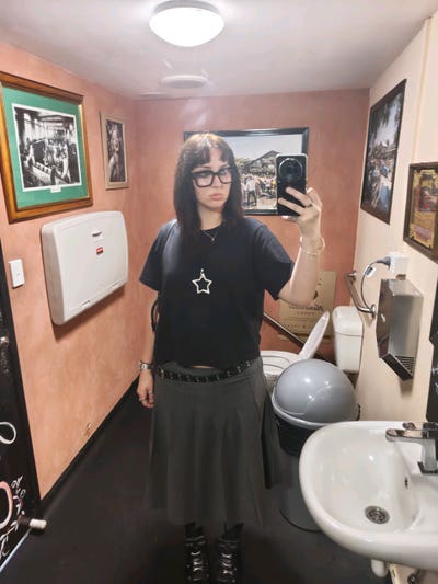 my name's Georgie! I'll be 20 when I'm moving... Main Photo