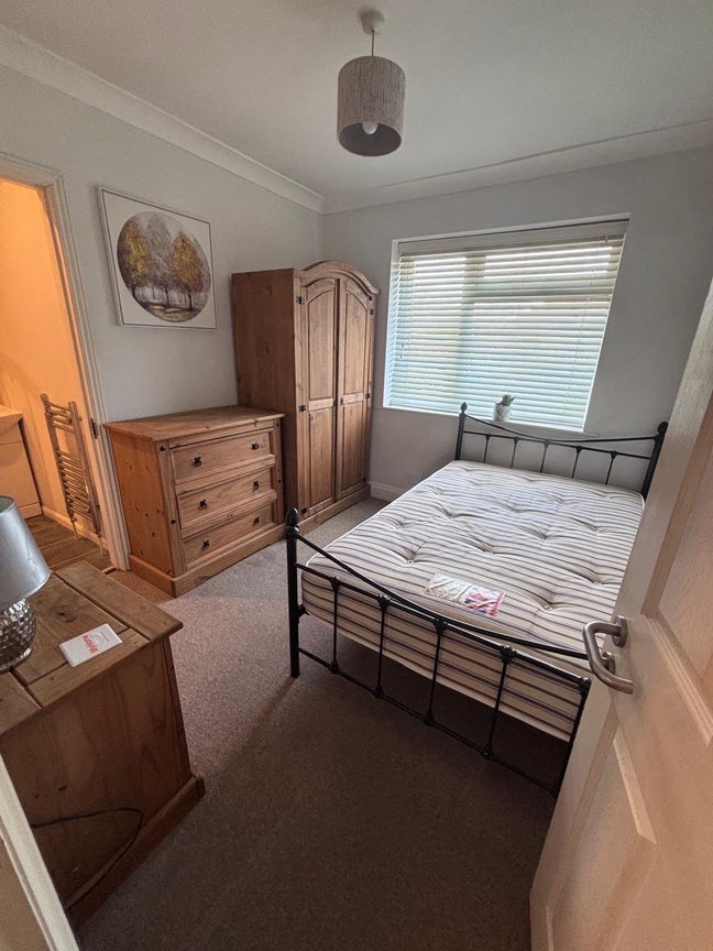 Cosy Ensuite room in Penenden Heath  Main Photo