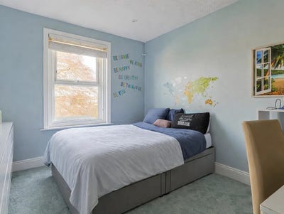 Brand new bedroom in a spacious house Main Photo