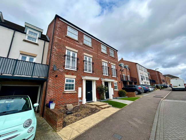 2 rooms - 1 Super king + En Suite and Office Main Photo