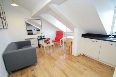 Beautiful Two Bedroom Central Apartment Main Photo