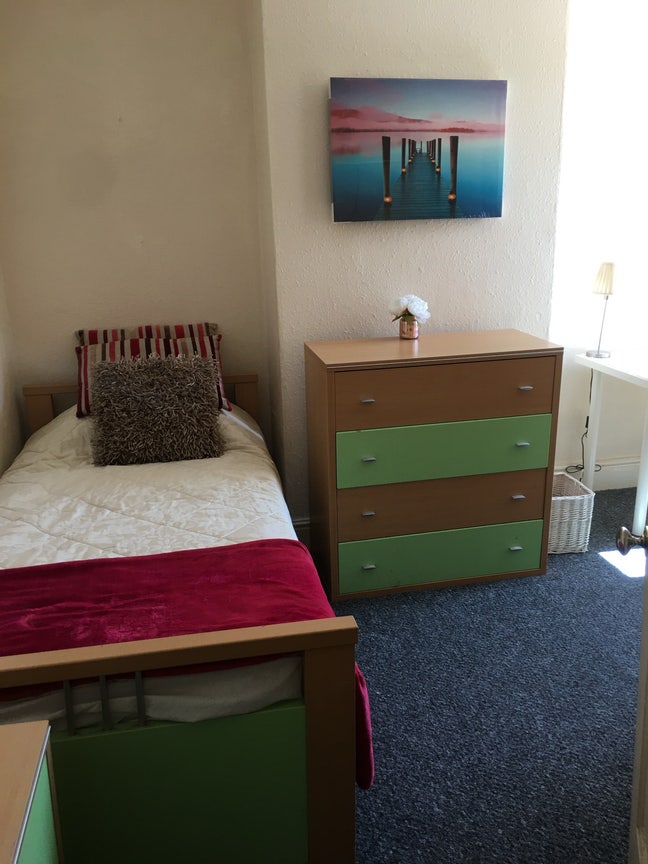 Stylish and Contemporary Rooms in Loughborough Main Photo