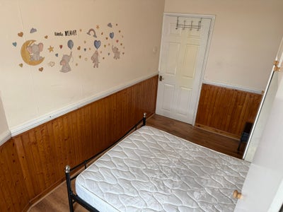 Big double with lots of storage space  Main Photo