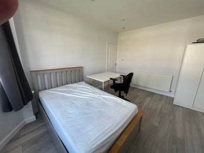 Bright and Larg Double room in Surbiton/Tolworth Main Photo