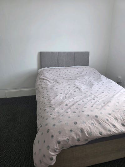 Double Room Available Main Photo